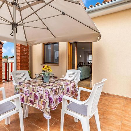 Awesome Apartment In Pula With Wifi 외부 사진