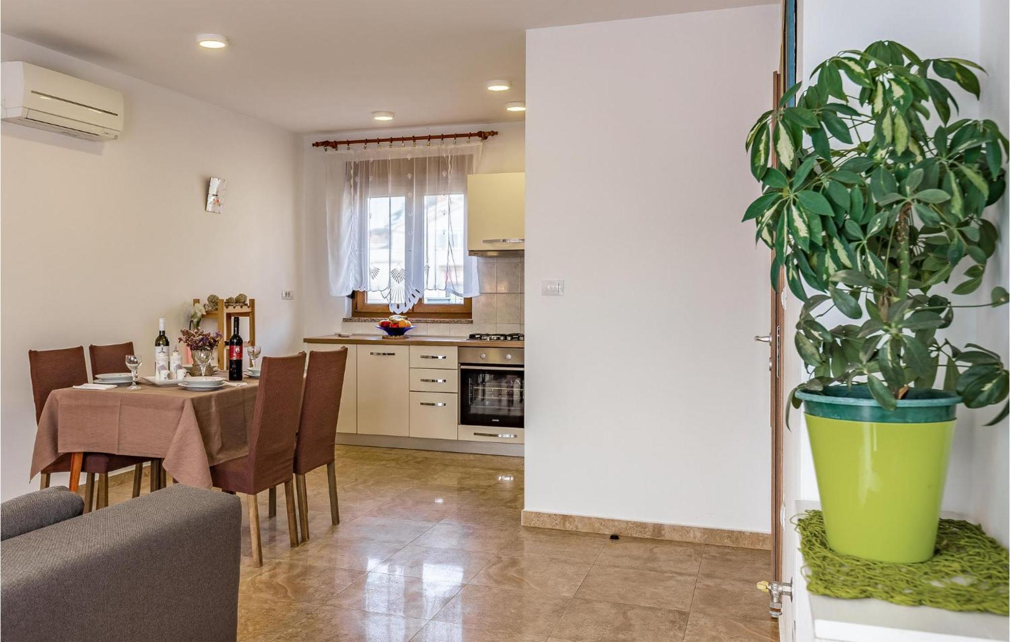Awesome Apartment In Pula With Wifi 외부 사진