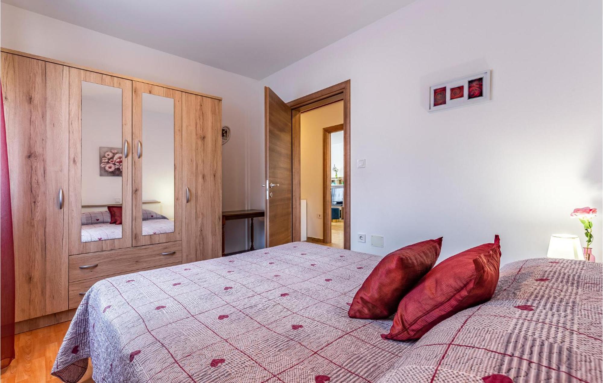 Awesome Apartment In Pula With Wifi 외부 사진